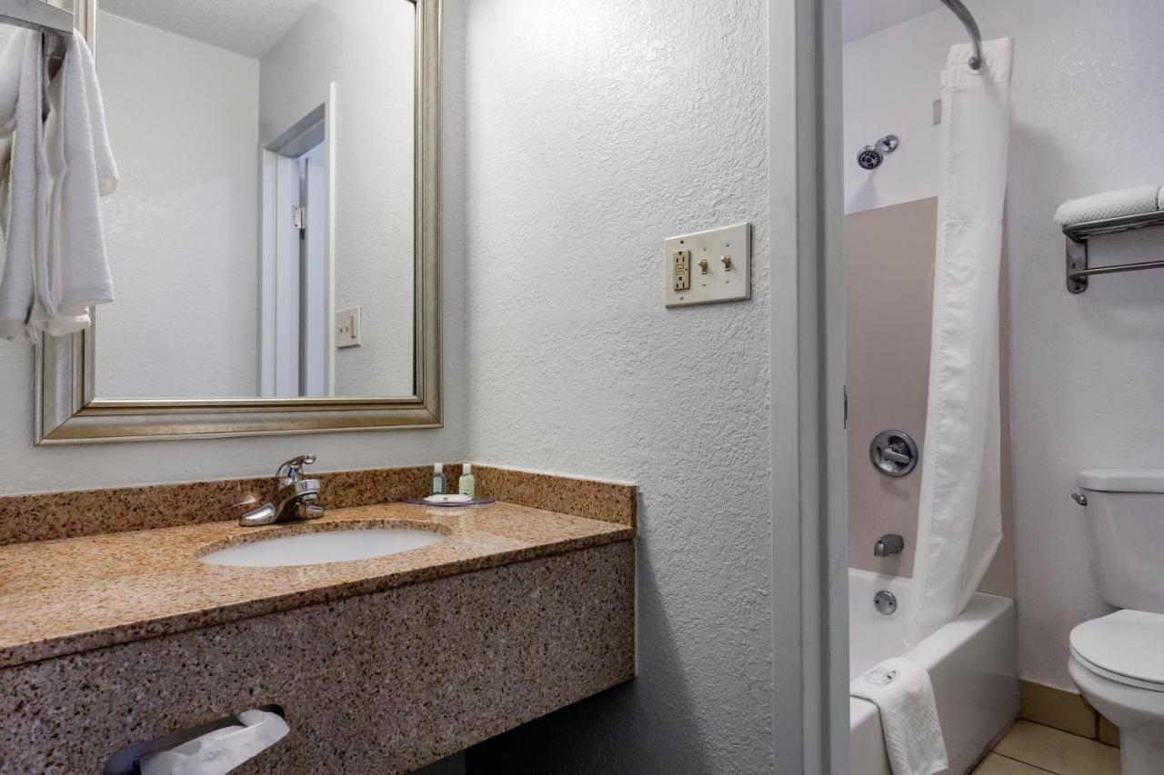 Quality Inn Fayetteville Near Fort Bragg Eksteriør billede