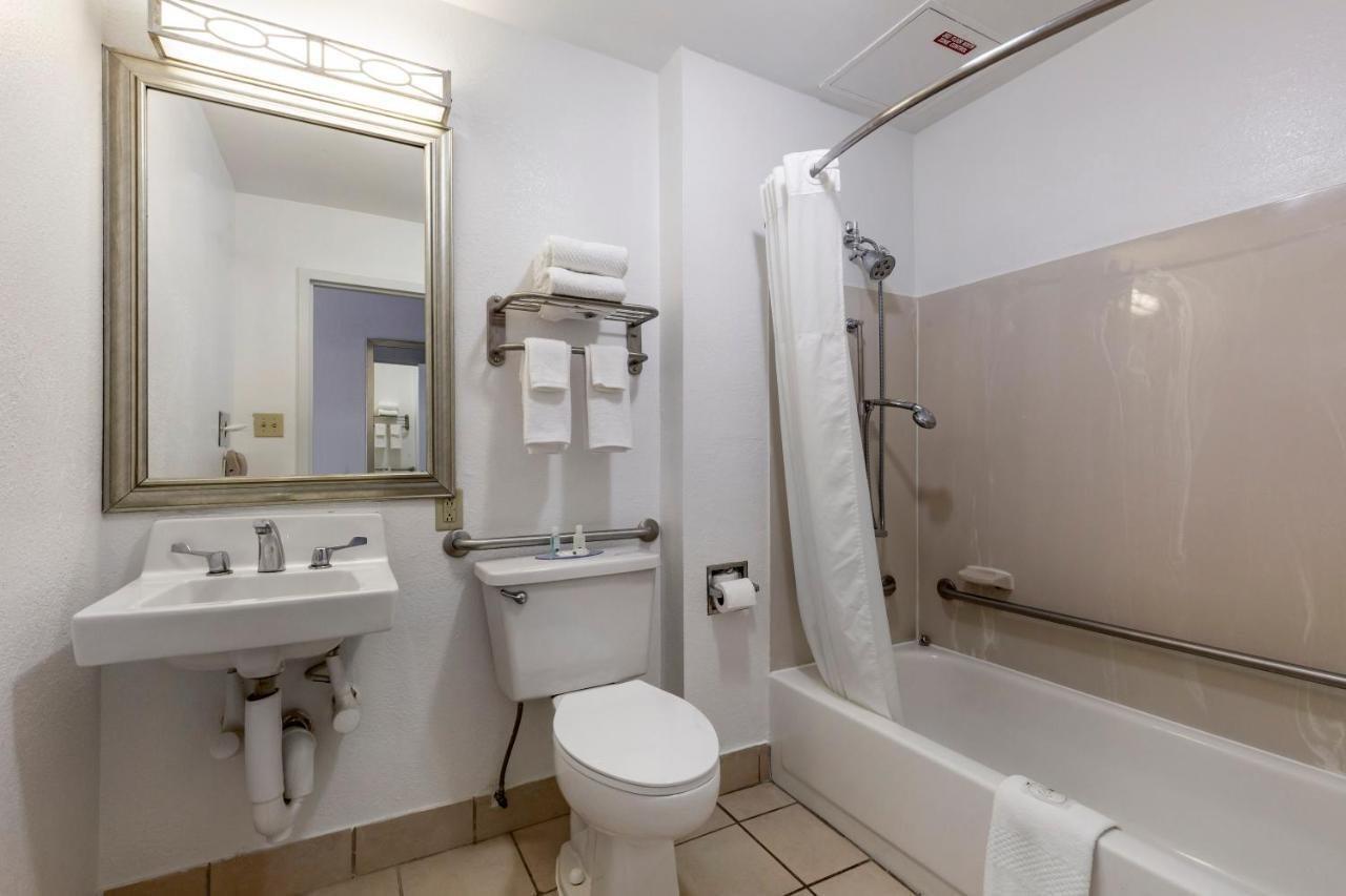 Quality Inn Fayetteville Near Fort Bragg Eksteriør billede