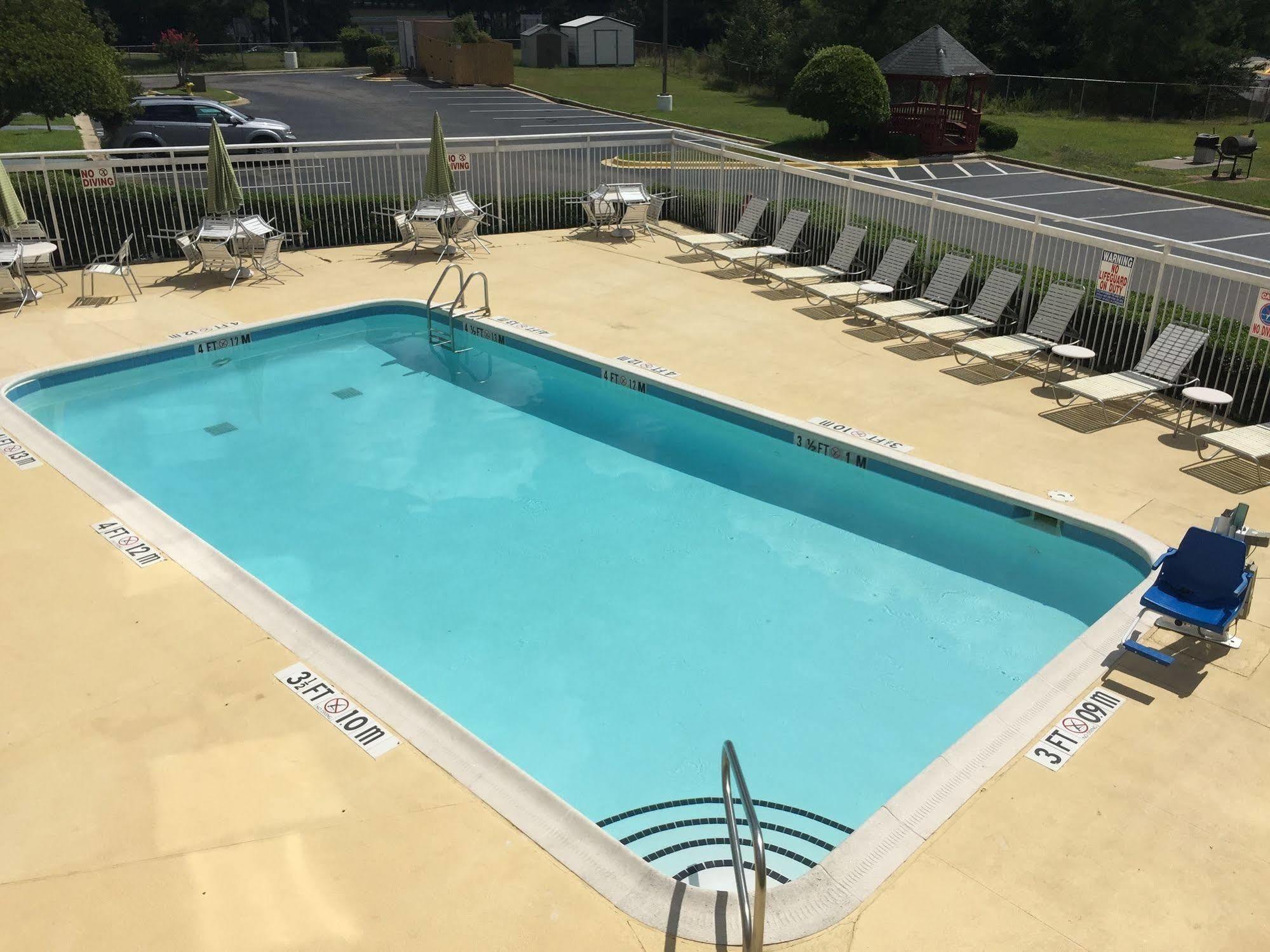 Quality Inn Fayetteville Near Fort Bragg Eksteriør billede